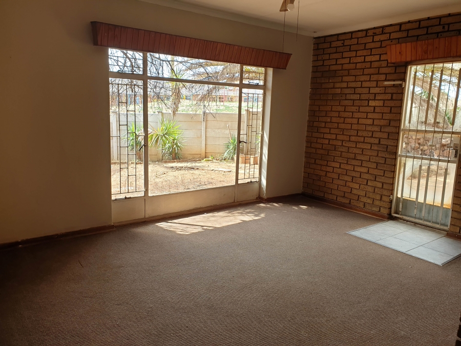 To Let 2 Bedroom Property for Rent in Roosheuwel North West